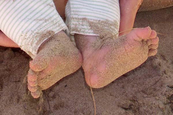 sandy toesies