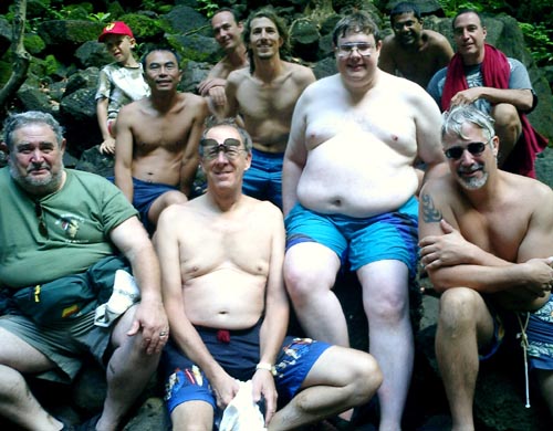 Guys_in_shorts.jpg