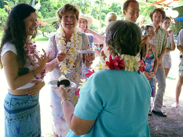 Kauai/eatingCake.jpg